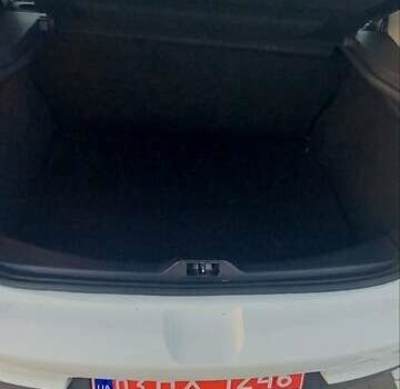 Белый Рено Меган, объемом двигателя 1.6 л и пробегом 198 тыс. км за 7200 $, фото 7 на Automoto.ua