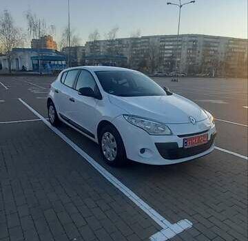 Белый Рено Меган, объемом двигателя 1.6 л и пробегом 198 тыс. км за 7200 $, фото 1 на Automoto.ua