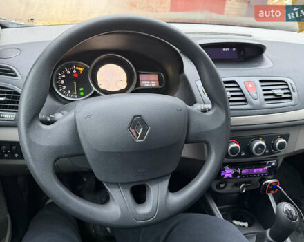 Белый Рено Меган, объемом двигателя 1.6 л и пробегом 198 тыс. км за 6200 $, фото 16 на Automoto.ua