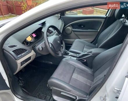 Белый Рено Меган, объемом двигателя 1.5 л и пробегом 210 тыс. км за 6450 $, фото 31 на Automoto.ua