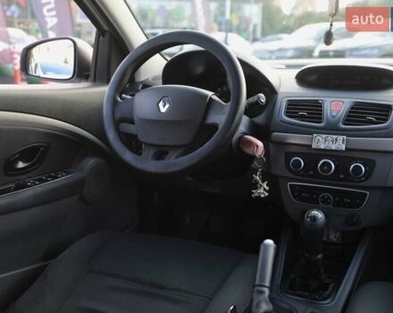 Белый Рено Меган, объемом двигателя 1.6 л и пробегом 211 тыс. км за 6700 $, фото 11 на Automoto.ua