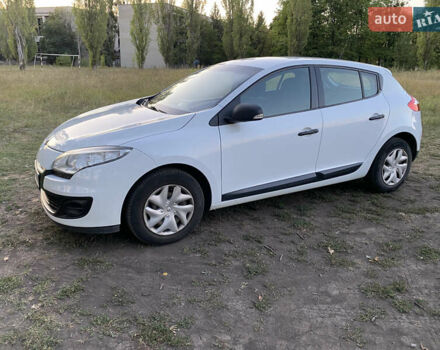 Білий Рено Меган, об'ємом двигуна 1.46 л та пробігом 223 тис. км за 6700 $, фото 1 на Automoto.ua