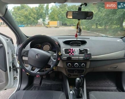 Білий Рено Меган, об'ємом двигуна 1.46 л та пробігом 225 тис. км за 6000 $, фото 8 на Automoto.ua
