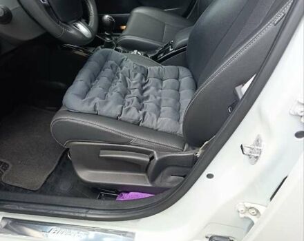 Рено Меган 2012 у Немирове на Automoto.ua Білий Рено Меган, об'ємом двигуна 1.46 л та пробігом 290 тис. км за 7800 $, фото 5 на Automoto.ua