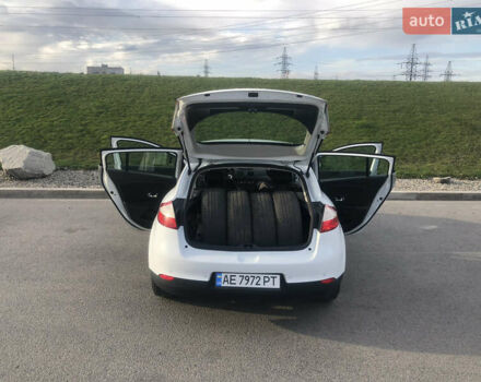 Белый Рено Меган, объемом двигателя 1.5 л и пробегом 309 тыс. км за 7990 $, фото 4 на Automoto.ua