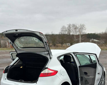 Белый Рено Меган, объемом двигателя 1.5 л и пробегом 163 тыс. км за 7000 $, фото 4 на Automoto.ua