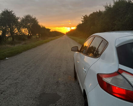 Белый Рено Меган, объемом двигателя 1.5 л и пробегом 309 тыс. км за 7990 $, фото 13 на Automoto.ua