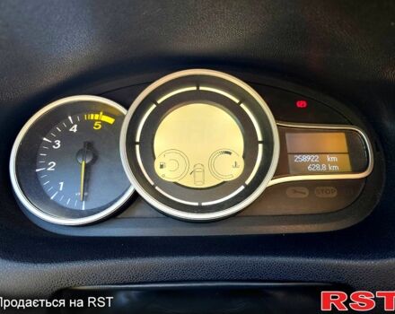 Белый Рено Меган, объемом двигателя 1.5 л и пробегом 259 тыс. км за 6800 $, фото 4 на Automoto.ua