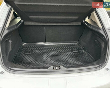 Белый Рено Меган, объемом двигателя 1.46 л и пробегом 175 тыс. км за 6500 $, фото 7 на Automoto.ua