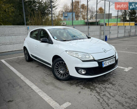 Рено Меган 2013 в Кривом Роге на Automoto.ua Белый Рено Меган, объемом двигателя 1.46 л и пробегом 264 тыс. км за 7700 $, фото 2 на Automoto.ua
