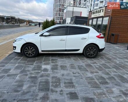 Рено Меган 2013 в Киеве на Automoto.ua Белый Рено Меган, объемом двигателя 1.5 л и пробегом 357 тыс. км за 6800 $, фото 4 на Automoto.ua