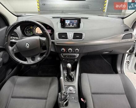 Белый Рено Меган, объемом двигателя 1.5 л и пробегом 320 тыс. км за 7500 $, фото 10 на Automoto.ua