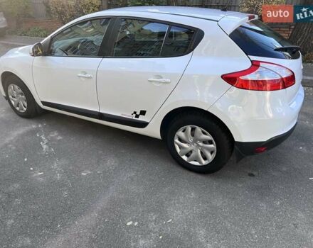 Белый Рено Меган, объемом двигателя 1.6 л и пробегом 193 тыс. км за 12100 $, фото 6 на Automoto.ua