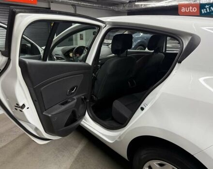 Белый Рено Меган, объемом двигателя 1.5 л и пробегом 320 тыс. км за 7500 $, фото 5 на Automoto.ua