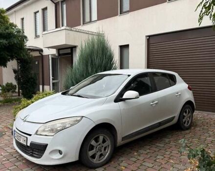 Белый Рено Меган, объемом двигателя 1.5 л и пробегом 230 тыс. км за 4500 $, фото 2 на Automoto.ua