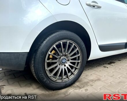 Белый Рено Меган, объемом двигателя 1.5 л и пробегом 255 тыс. км за 7800 $, фото 4 на Automoto.ua