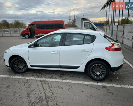 Рено Меган 2013 в Кривом Роге на Automoto.ua Белый Рено Меган, объемом двигателя 1.46 л и пробегом 264 тыс. км за 7700 $, фото 9 на Automoto.ua