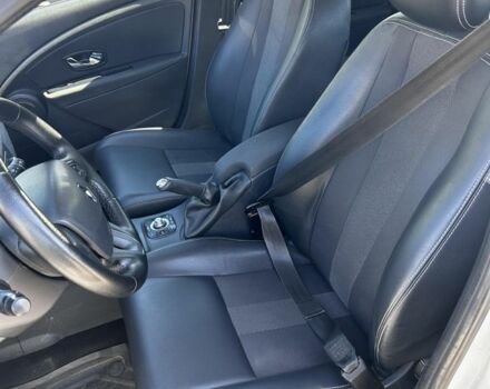 Рено Меган 2014 в Жмеренке на Automoto.ua Белый Рено Меган, объемом двигателя 1.5 л и пробегом 300 тыс. км за 6450 $, фото 12 на Automoto.ua