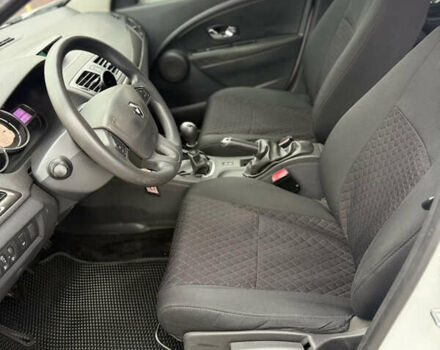 Белый Рено Меган, объемом двигателя 1.5 л и пробегом 214 тыс. км за 7500 $, фото 5 на Automoto.ua