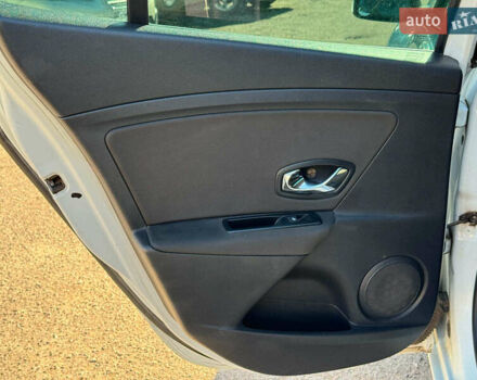 Белый Рено Меган, объемом двигателя 1.5 л и пробегом 184 тыс. км за 7790 $, фото 17 на Automoto.ua