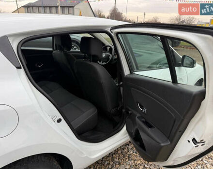 Білий Рено Меган, об'ємом двигуна 1.46 л та пробігом 204 тис. км за 7999 $, фото 24 на Automoto.ua