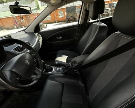 Рено Меган 2014 в Жмеренке на Automoto.ua Белый Рено Меган, объемом двигателя 1.5 л и пробегом 300 тыс. км за 6450 $, фото 7 на Automoto.ua