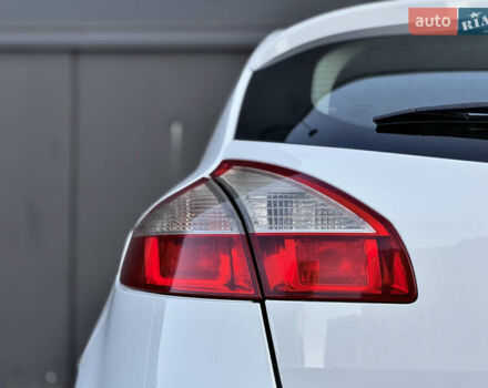 Белый Рено Меган, объемом двигателя 1.5 л и пробегом 291 тыс. км за 7990 $, фото 11 на Automoto.ua