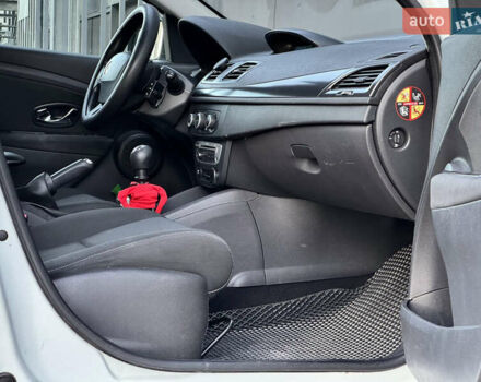 Белый Рено Меган, объемом двигателя 1.5 л и пробегом 291 тыс. км за 7990 $, фото 26 на Automoto.ua