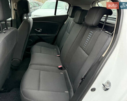 Білий Рено Меган, об'ємом двигуна 1.46 л та пробігом 204 тис. км за 7999 $, фото 22 на Automoto.ua