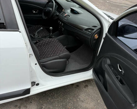 Белый Рено Меган, объемом двигателя 1.5 л и пробегом 239 тыс. км за 6500 $, фото 16 на Automoto.ua