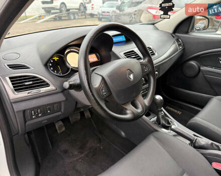 Білий Рено Меган, об'ємом двигуна 1.46 л та пробігом 204 тис. км за 7999 $, фото 15 на Automoto.ua
