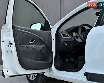 Белый Рено Меган, объемом двигателя 1.5 л и пробегом 291 тыс. км за 7990 $, фото 15 на Automoto.ua