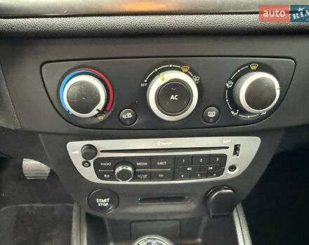 Білий Рено Меган, об'ємом двигуна 1.46 л та пробігом 204 тис. км за 7999 $, фото 31 на Automoto.ua