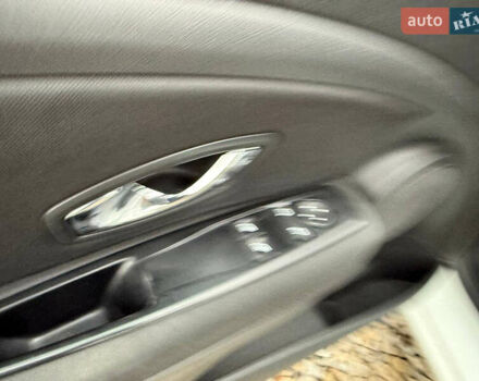 Білий Рено Меган, об'ємом двигуна 1.46 л та пробігом 204 тис. км за 7999 $, фото 13 на Automoto.ua