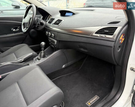 Білий Рено Меган, об'ємом двигуна 1.46 л та пробігом 204 тис. км за 7999 $, фото 20 на Automoto.ua