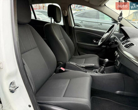 Білий Рено Меган, об'ємом двигуна 1.46 л та пробігом 204 тис. км за 7999 $, фото 19 на Automoto.ua