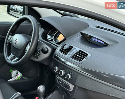 Белый Рено Меган, объемом двигателя 1.5 л и пробегом 291 тыс. км за 7990 $, фото 27 на Automoto.ua