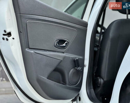 Белый Рено Меган, объемом двигателя 1.5 л и пробегом 291 тыс. км за 7990 $, фото 18 на Automoto.ua