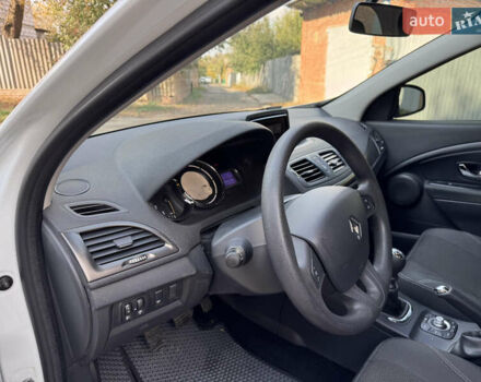 Білий Рено Меган, об'ємом двигуна 1.46 л та пробігом 158 тис. км за 8400 $, фото 11 на Automoto.ua