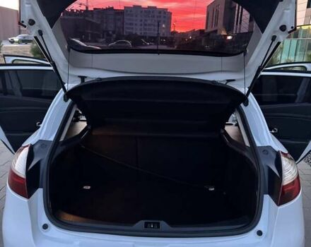 Белый Рено Меган, объемом двигателя 1.46 л и пробегом 336 тыс. км за 8000 $, фото 3 на Automoto.ua