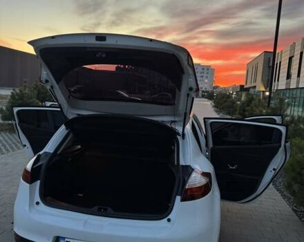 Белый Рено Меган, объемом двигателя 1.46 л и пробегом 336 тыс. км за 8000 $, фото 8 на Automoto.ua