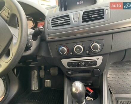 Белый Рено Меган, объемом двигателя 1.5 л и пробегом 314 тыс. км за 7700 $, фото 12 на Automoto.ua