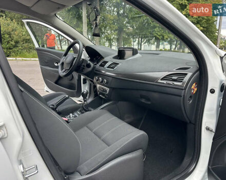 Белый Рено Меган, объемом двигателя 1.5 л и пробегом 225 тыс. км за 8600 $, фото 41 на Automoto.ua