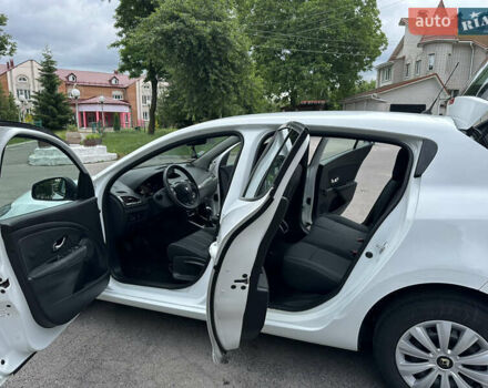 Белый Рено Меган, объемом двигателя 1.5 л и пробегом 225 тыс. км за 8600 $, фото 51 на Automoto.ua