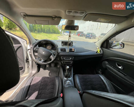 Білий Рено Меган, об'ємом двигуна 1.46 л та пробігом 230 тис. км за 8600 $, фото 11 на Automoto.ua