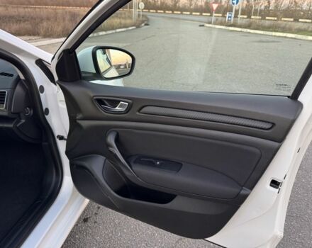 Белый Рено Меган, объемом двигателя 1.5 л и пробегом 2 тыс. км за 11900 $, фото 4 на Automoto.ua