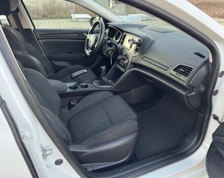 Белый Рено Меган, объемом двигателя 1.5 л и пробегом 2 тыс. км за 11900 $, фото 3 на Automoto.ua