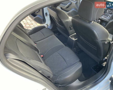 Белый Рено Меган, объемом двигателя 1.5 л и пробегом 207 тыс. км за 10850 $, фото 18 на Automoto.ua