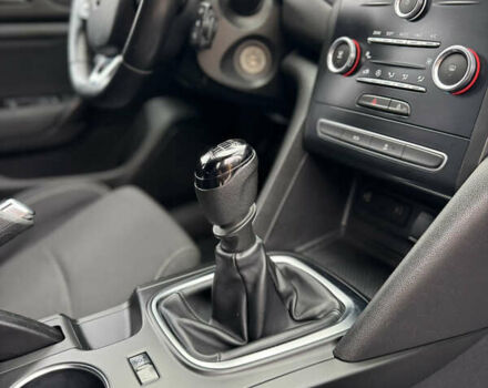 Белый Рено Меган, объемом двигателя 1.46 л и пробегом 257 тыс. км за 10500 $, фото 12 на Automoto.ua