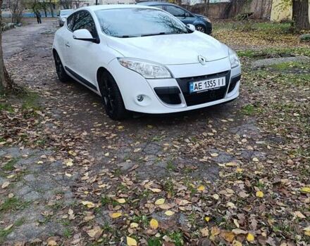 Білий Рено Меган, об'ємом двигуна 2 л та пробігом 200 тис. км за 9000 $, фото 1 на Automoto.ua